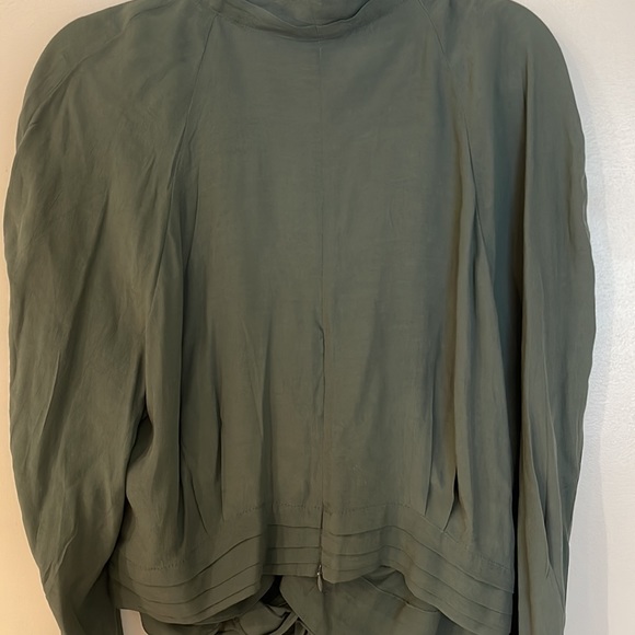 NEW Express Wrap Top - Picture 3 of 4